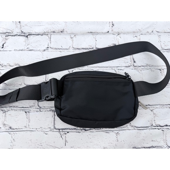 Lululemon Everywhere Belt Bag Black Nylon Fanny Pack Crossbody Adjustable Strap - Picture 2 of 4